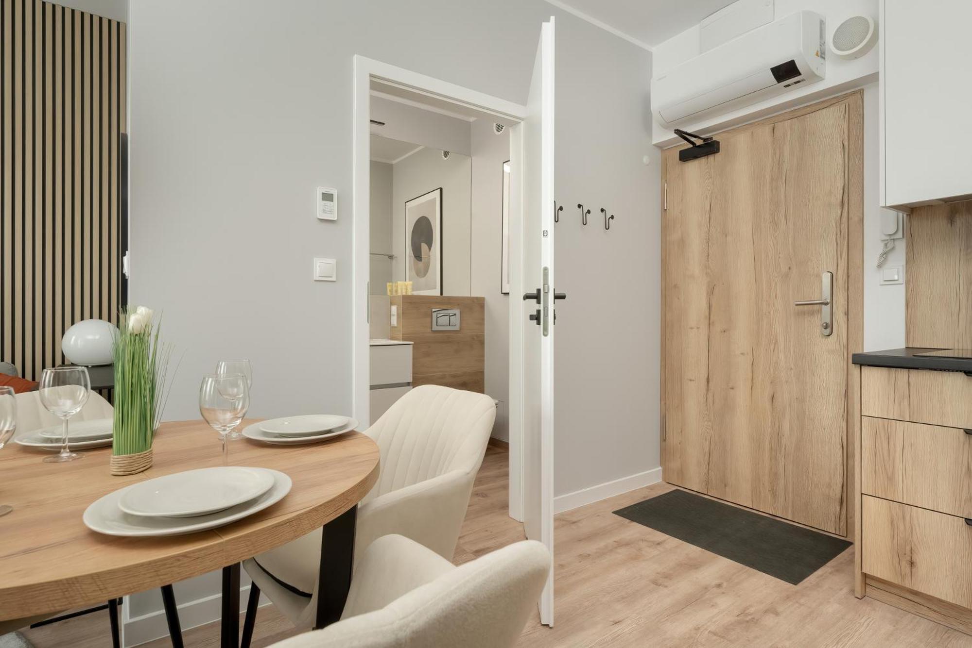 Apartamenty Zwycieska Z Klimatyzacja, Free Garage Wroclaw By Noclegi Renters Экстерьер фото